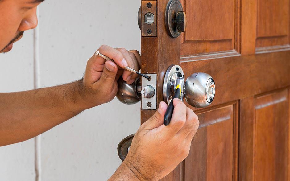 changer serrure porte fermée Limours